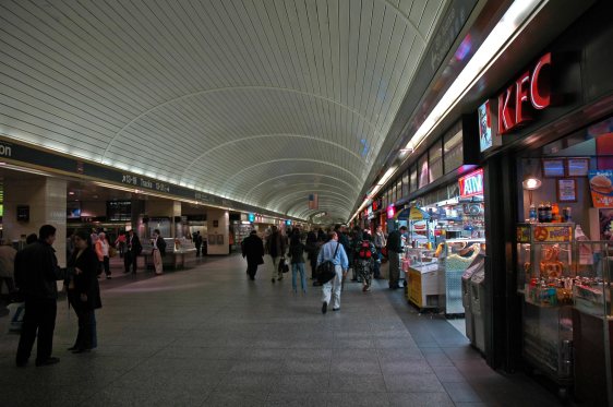 Penn_Station_LIRR_concourse